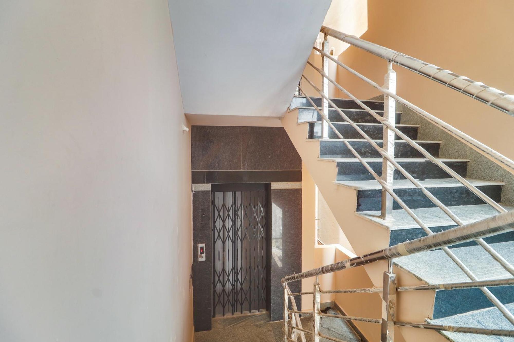Collection O Sbr Kondapur Near Rto Office Hotel Хидерабад Екстериор снимка